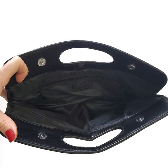 B. Bag | Shiny Black Crocodile Texture Clutch - Picture 3 of 6